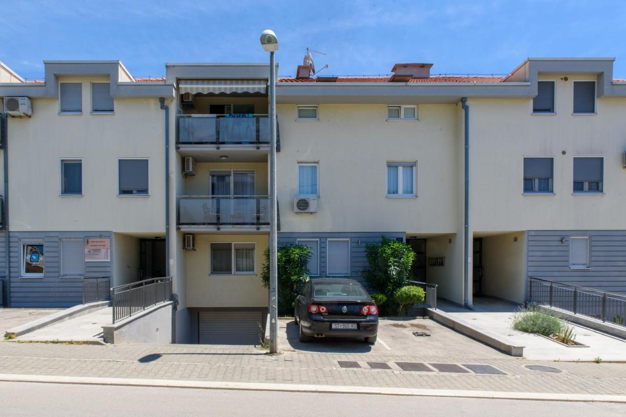 Stiva Apartment - New Apartment With Free Parking, 150M From The Beach Kaštela Buitenkant foto
